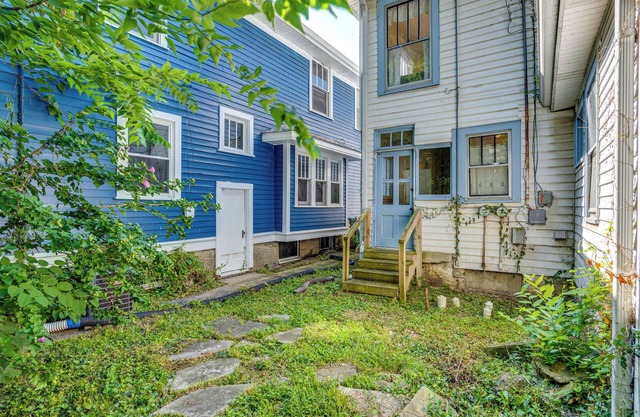 3 Mi to Dtwn Indy: 20th-century Apt w/Fenced Yard