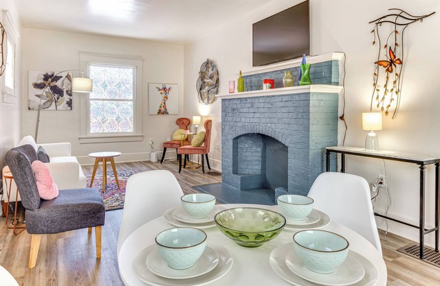 3 Mi to Dtwn Indy: Pet-Friendly Home w/ Backyard!