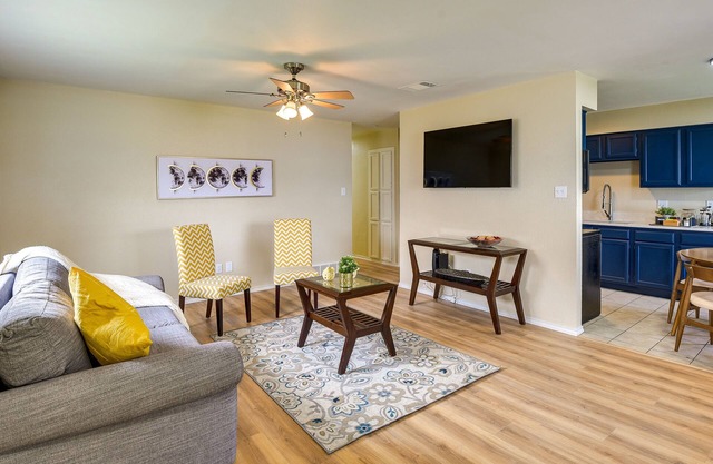 3 Mi to Dtwn: Waxahachie Townhome w/ Fire Pit