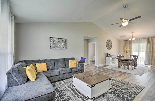 3 Mi to Golf: Loris Home w/ Big Private Yard!