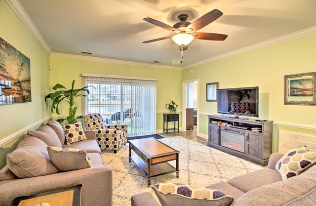 3 Mi to Ocean Myrtle Beach Condo with Pool Access!