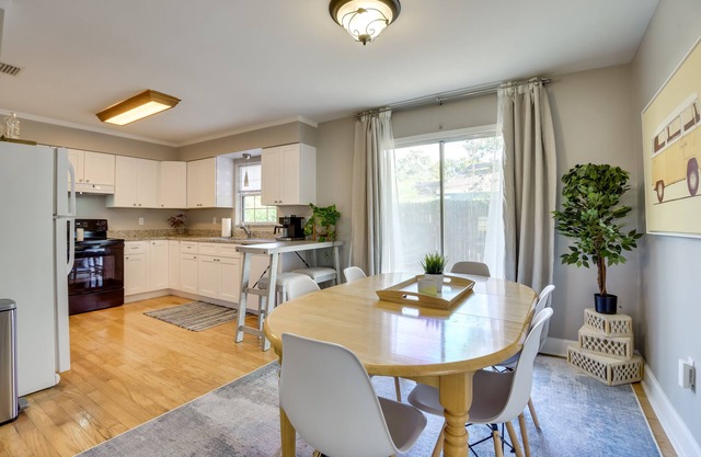 3 Mi to Riverwalk: Pet-Friendly Palmetto Home!