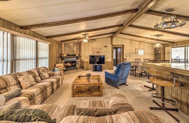 3 Mi to Ruidoso Winter Park: Home w/ Fireplace!