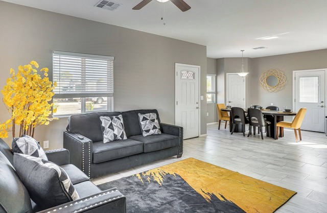 3 Mi to Tucson Mall: Home w/ Large Outdoor Space!