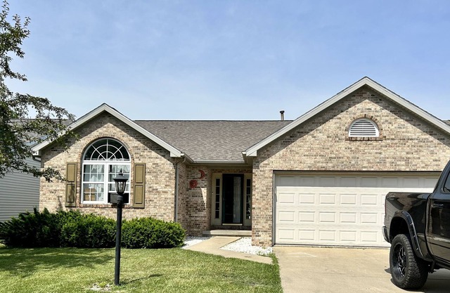 3 miles away from Lake Charleston, and 4 minutes away from the E.I.U,