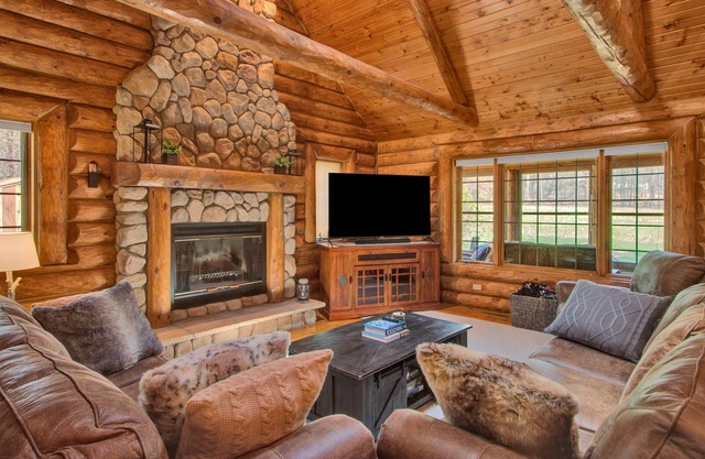 3 min → 5 Golf Courses ★ Fire Pit ★ BBQ ★ Smart TV