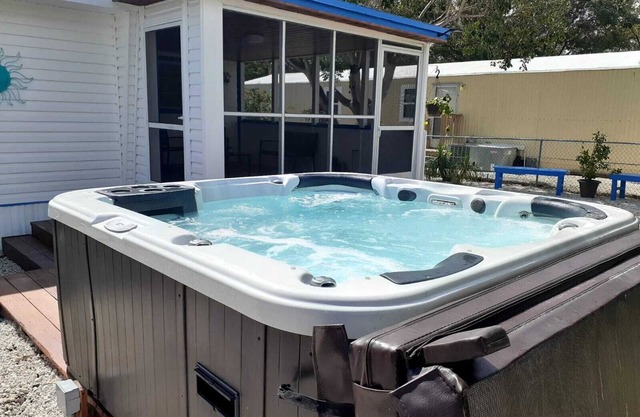 3 MIN FROM PRIVATE BEACH & BOAT RAMP