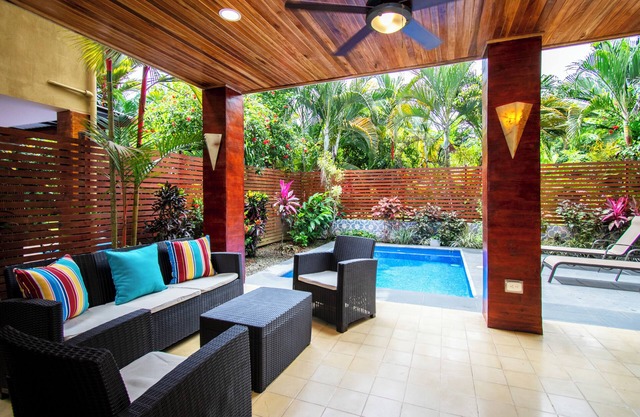 3 bedrooms, Villa, Pool, Steps to the Beach!