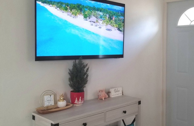 3 mins drive to beach & stunning beach views