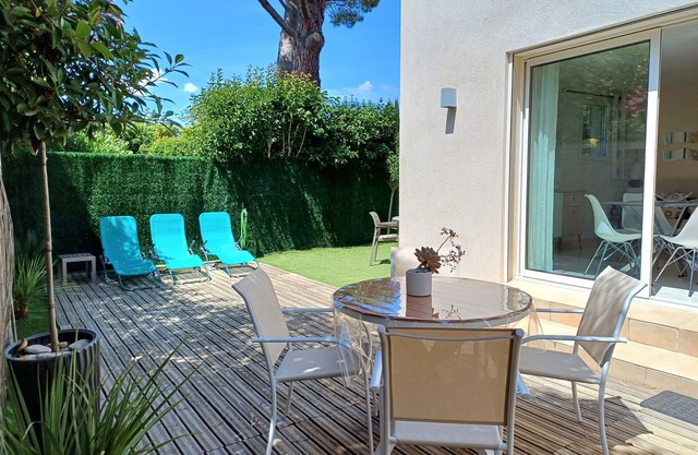 3 minutes walk from the sandy beach ... Ideally located, Garden, quiet, Parking