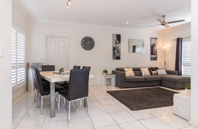 3 of 29 Parkes St