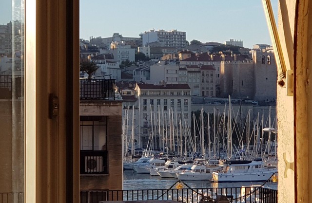 3 pièces pour 4 voyageurs maximum , vue vieux port, proche Panier et Mucem