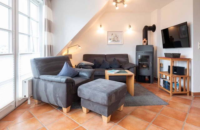 Beach vacation with up to 4 people in this 3-room vacation apartment with approx