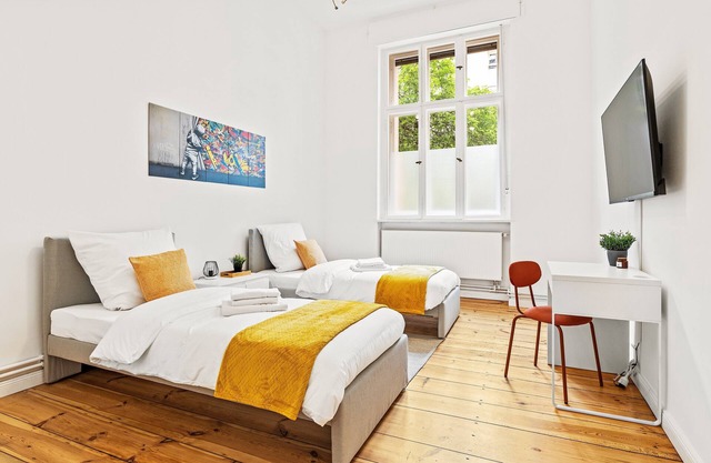3 room apartment, 6 beds not far from main station, incl. parking & WiFi, tumble dryer