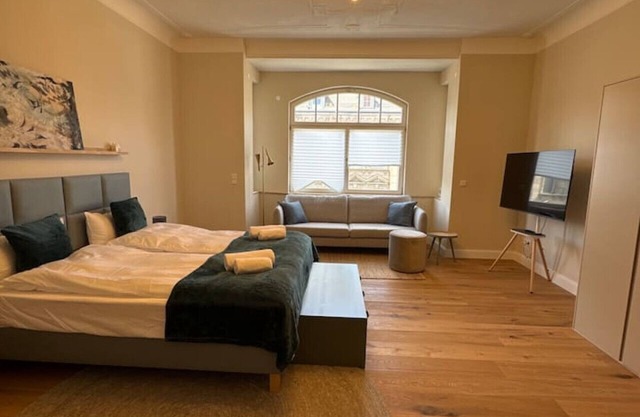 3-room apartment for groups of up to 6, near the train station