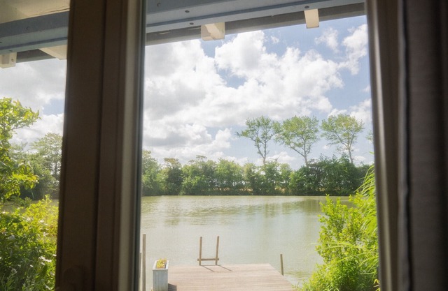 3 room apartment with great lake view, fireplace, terrace and jetty
