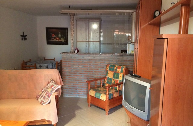 Appartement de 3 pièces avec balcon et vue mer.