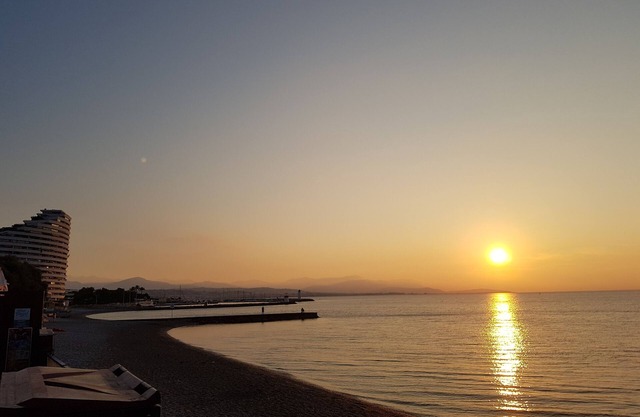 3 rooms sea view not overlooked direct beach access to Marina