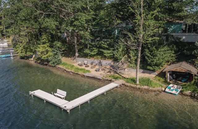 3 Beachfront Cabins, Swimming, Boating, Kayaking Family Fun at Betty's Hideout!