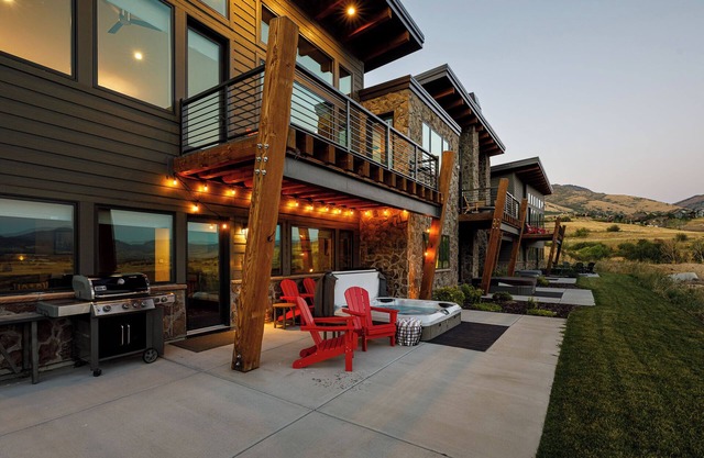 3 Ski Resorts, Hiking, 2 King Bds, Private Hot Tub