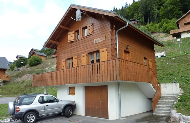 Chalet 3 étoiles avec grande terrasse, garage et accès aux randonnées
