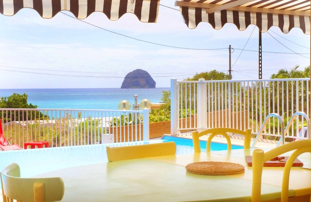 VILLA 3 ÉTOILES, VUE SUR MER ET LE ROCHER DU DIAMANT . GRANDE PISCINE .