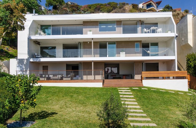 3 Story 4 bedroom Hilltop Mansion with View of the City