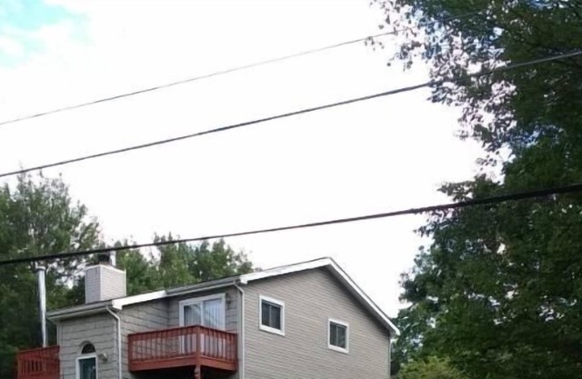 Maison de 3 étages avec foyer et bain à remous, à quelques minutes du circuit de Pocono.