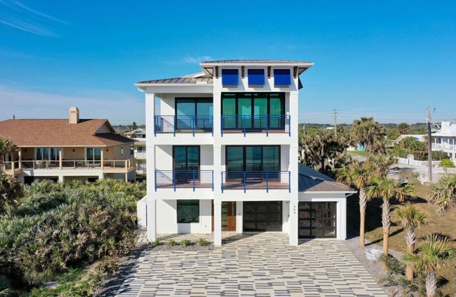 3 story oceanfront home, private pool, arcade room! Dog-friendly!