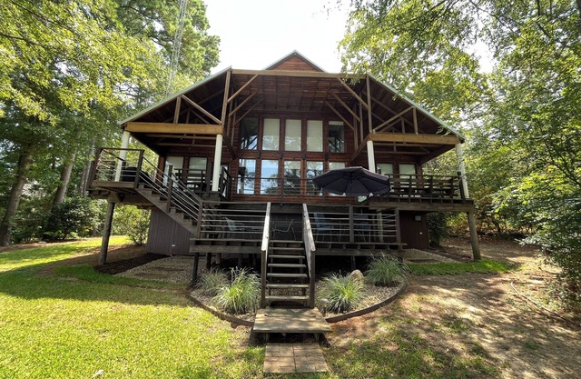 Lakehouse moderne rustique sur le lac Palestine