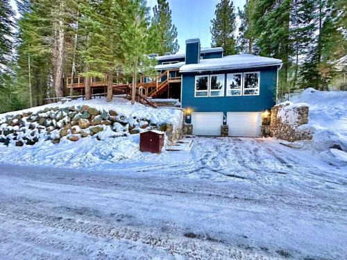 3-Story Winter Wonderland