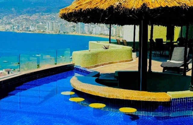 House 3 Sunsets with Private Pool and Ocean View in Brisas (Pet Friendly)