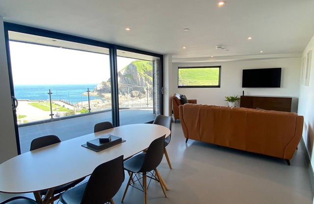3 The View Ilfracombe seafront (3 Bed) Hottub