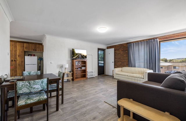 Ideal Location*Linen included* Fans* 2nd Bathroom in Laundry* Secure Garage