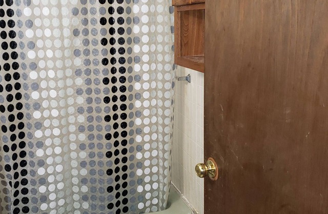 #3 Urban Cul deSac 1 Priv Double Size Bed / shared bath near UAB/ Sloss /Airport
