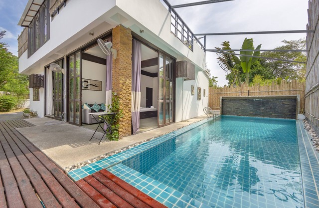 3 villas avec 3 piscines privées pour de très grands groupes. Camps de yoga, mariages, etc.