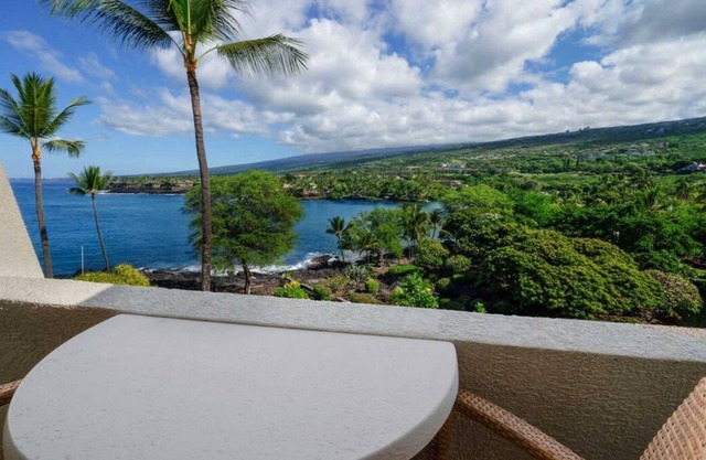 Fun for the Whole Family! 3 Spacious Units, 2 Pools, Waterfront Dining, Spa!