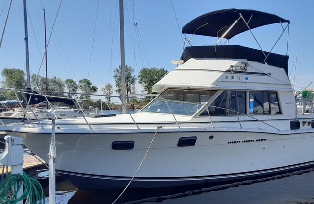 30' Carver 3007 Boat-tel