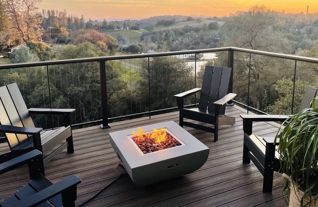 Gorgeous remodeled country house with hot tub-10min to American river