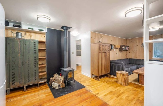 30 Day Rental, 20 mins DT, Fast Wifi, Pet Friendly