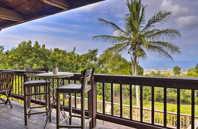 30-Day Stay at Kailua-Kona House w/ Hot Tub!