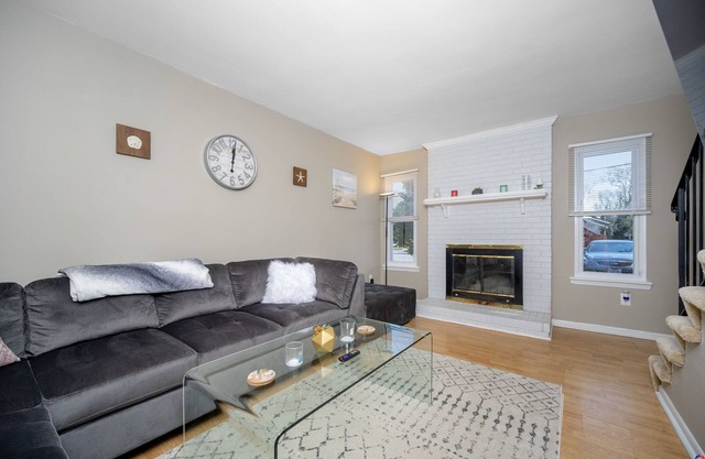Barberton Beach House! WIFI + W / D + Clean Oasis!