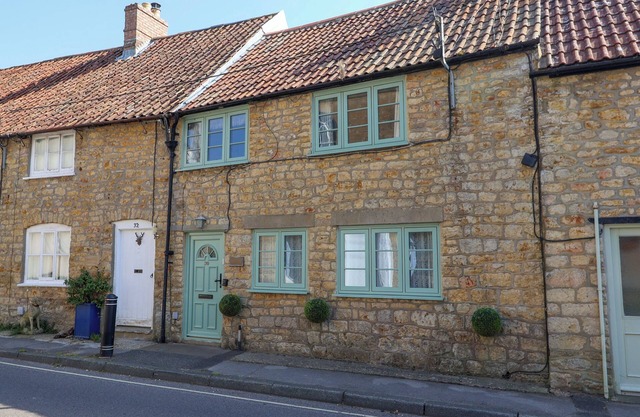 30 FLEET STREET, pet friendly, with a garden in Beaminster
