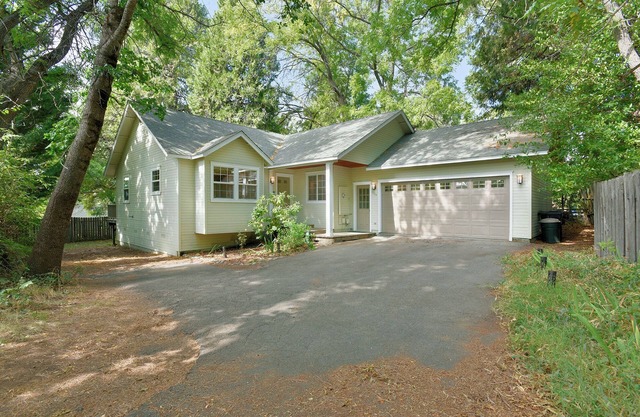 30 Night Minimum, Oak Street Retreat.