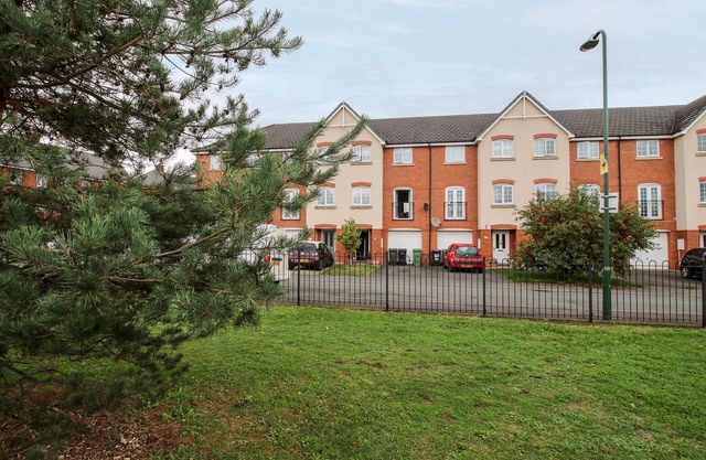 30 POPLAR CLOSE, pet friendly, with a garden in Shrewsbury