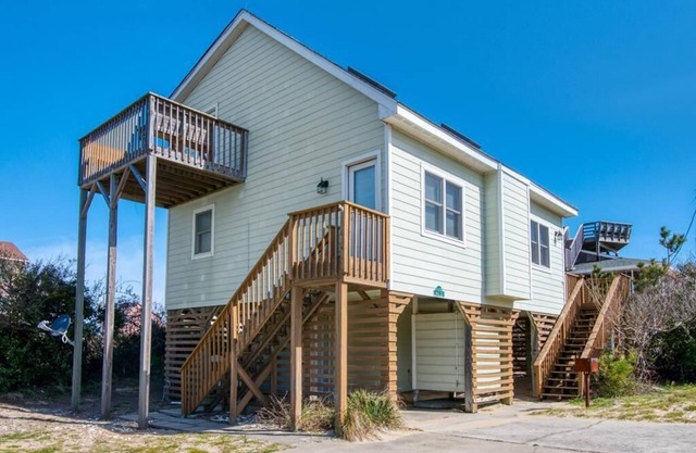 300 - Ocean-Side South Nags Head Rental 3rd Home from Ocean!