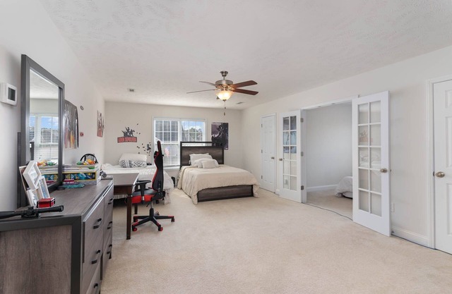 3000 sq ft house with luxuries & plenty of space for everyone!