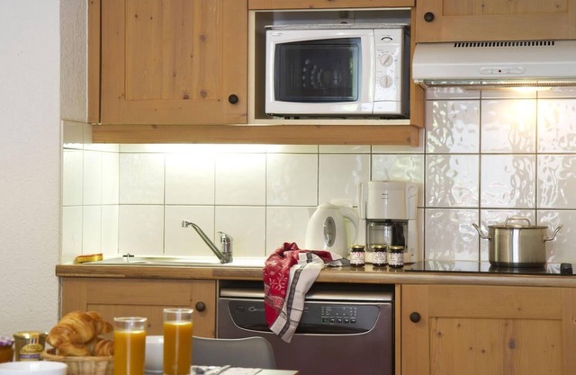 À 300m des pistes de ski, remise en forme, piscine, balcon, télévision, casier à ski, 28m²