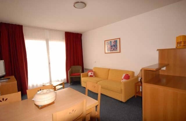 30m du centre station, 1er étage, vue pistes de ski, remise en forme, piscine, sauna, télévision