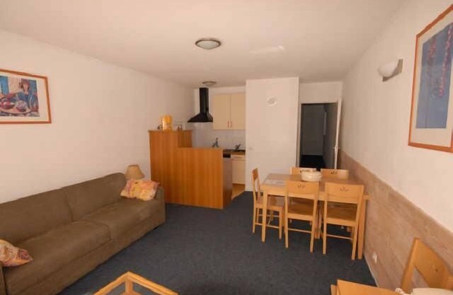 30m du centre station, 2ème étage, vue pistes de ski, remise en forme, piscine, sauna, télévision